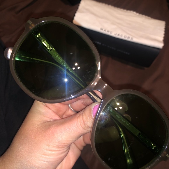 Marc Jacobs sunglass - Picture 3 of 3